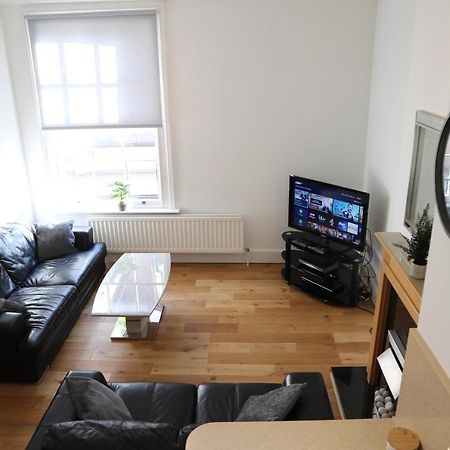 Letting Serviced Apartments - Guards View, Виндзор Экстерьер фото