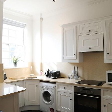 Letting Serviced Apartments - Guards View, Виндзор Экстерьер фото