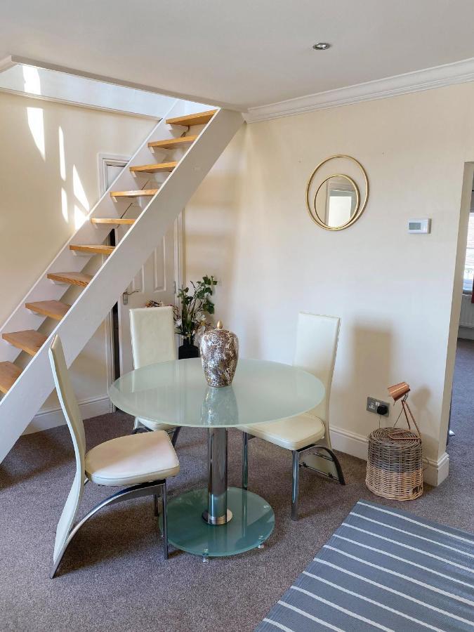 Letting Serviced Apartments - Guards View, Виндзор Экстерьер фото