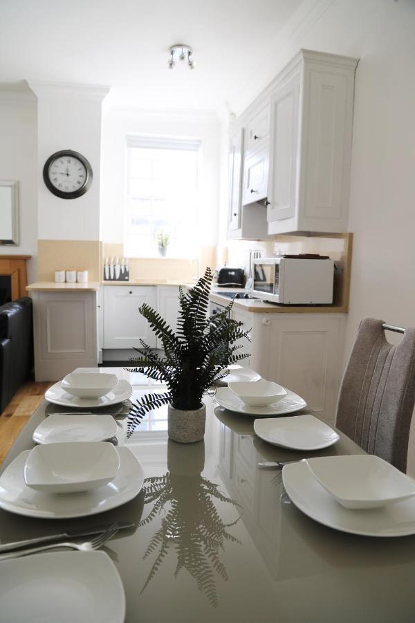 Letting Serviced Apartments - Guards View, Виндзор Экстерьер фото