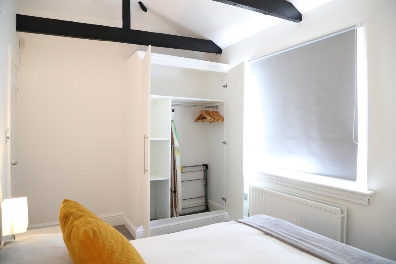 Letting Serviced Apartments - Guards View, Виндзор Экстерьер фото